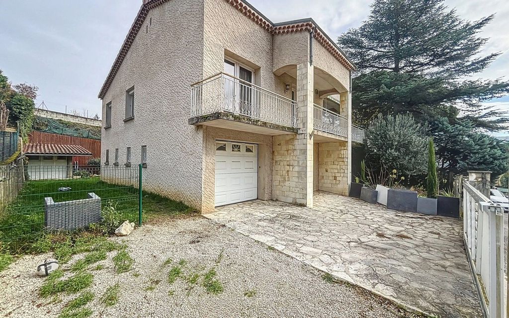 Achat maison à vendre 5 chambres 206 m² - Saint-Jean-de-Muzols