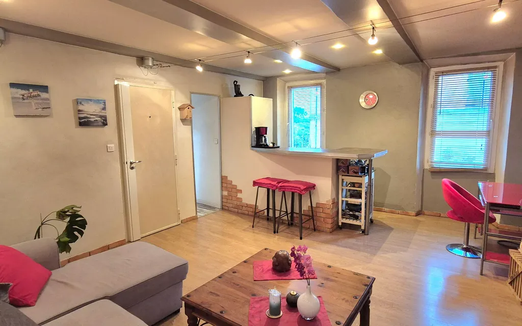 Achat appartement à vendre 2 pièces 43 m² - Solliès-Toucas