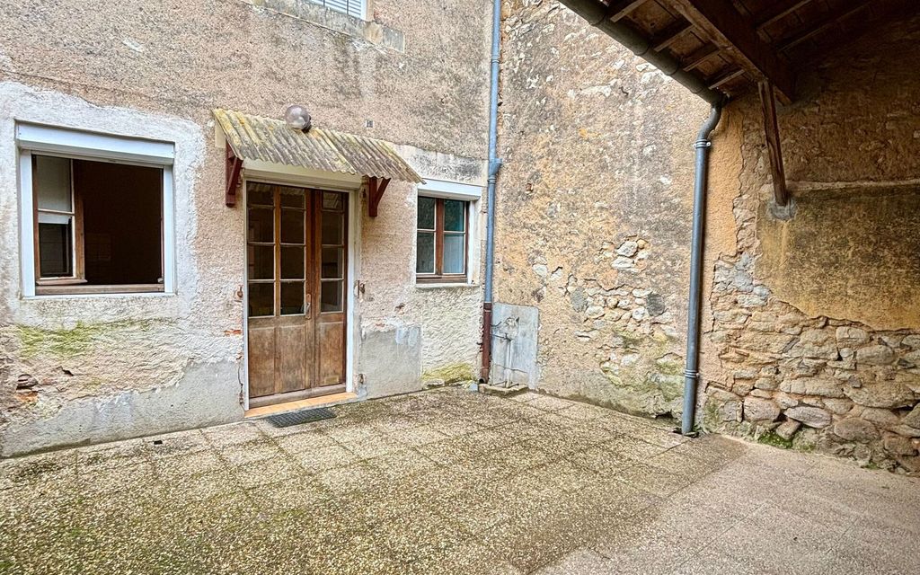 Achat maison à vendre 4 chambres 99 m² - Montmorillon