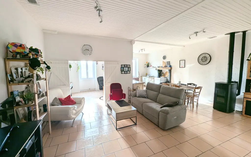 Achat maison à vendre 4 chambres 180 m² - Chabanais