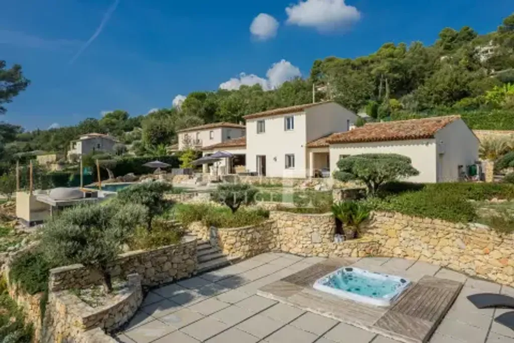 Achat maison à vendre 4 chambres 470 m² - Tourrettes-sur-Loup