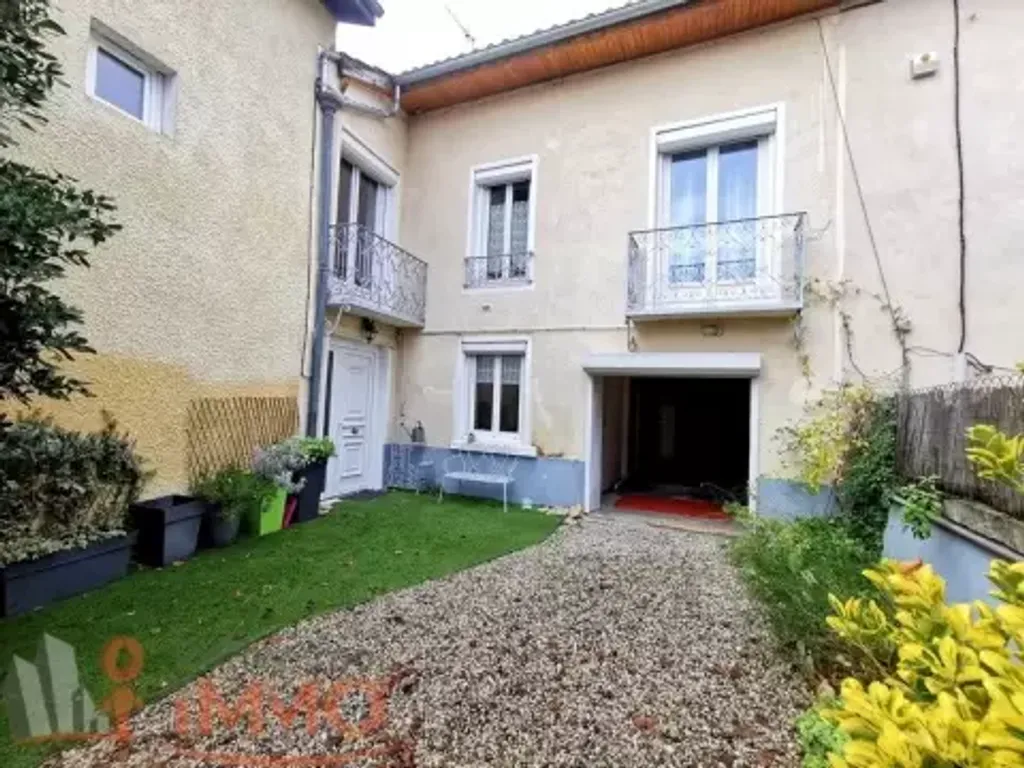 Achat maison à vendre 3 chambres 120 m² - Vaulx-Milieu