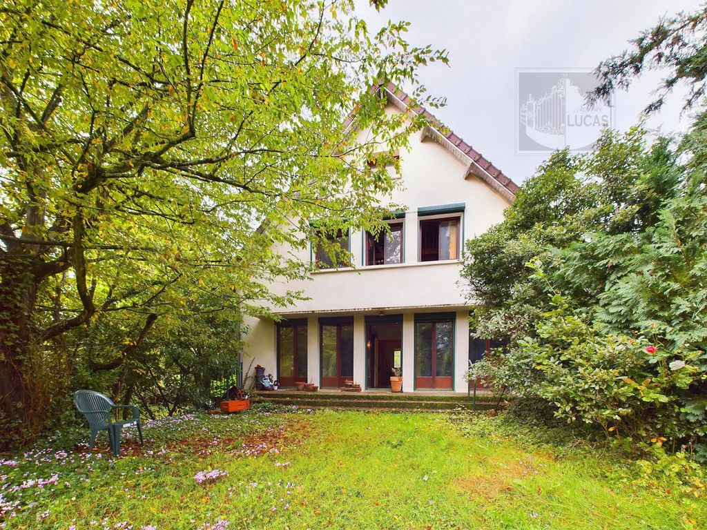 Achat maison à vendre 6 chambres 233 m² - Verrières-le-Buisson