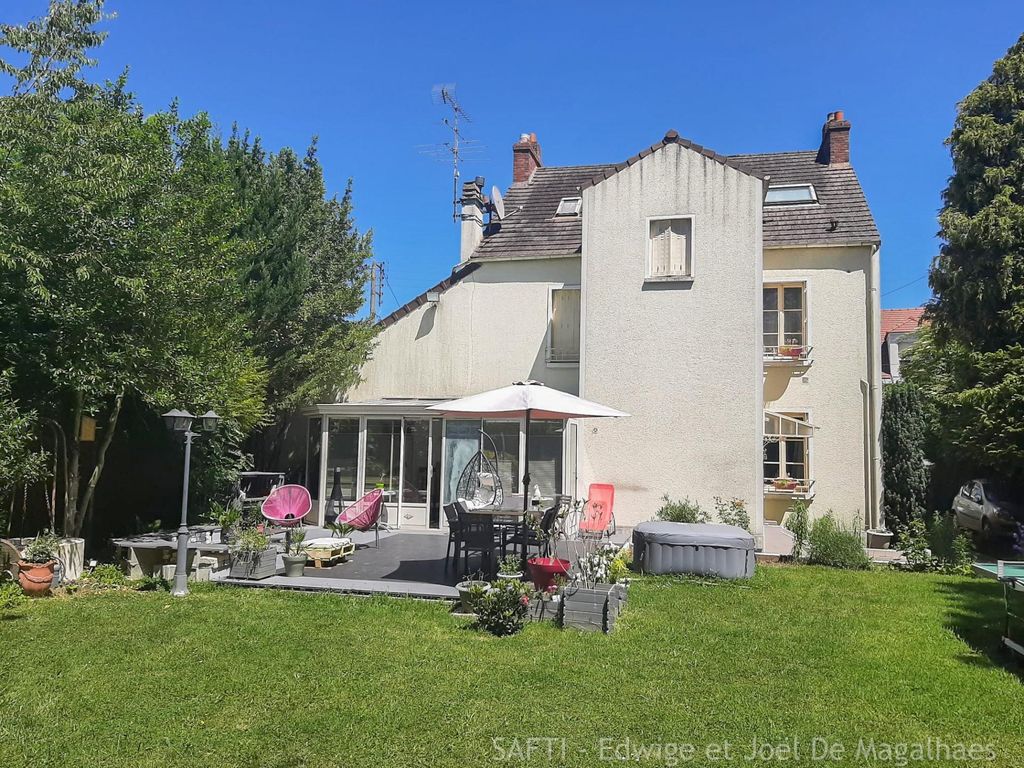 Achat maison à vendre 5 chambres 179 m² - Le Mesnil-Saint-Denis