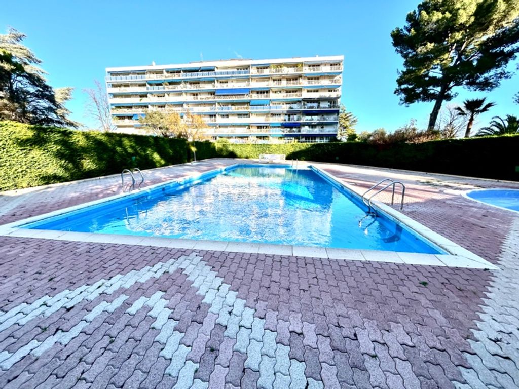 Achat appartement à vendre 3 pièces 64 m² - Antibes