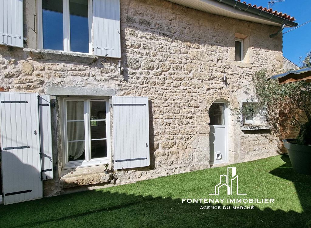 Achat maison à vendre 2 chambres 137 m² - Fontenay-le-Comte