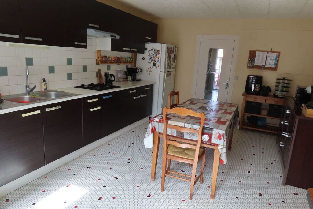 Achat maison à vendre 5 chambres 152 m² - Saint-Savin