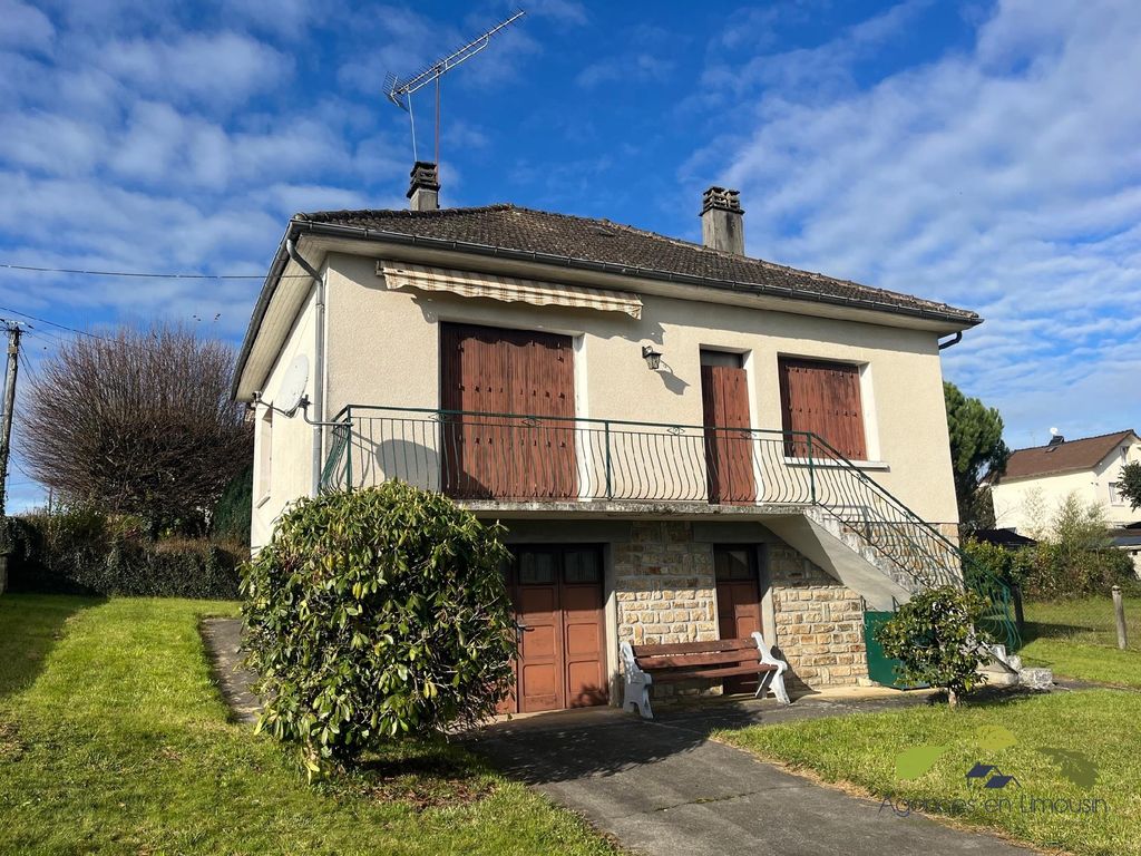 Achat maison à vendre 2 chambres 63 m² - Chamberet