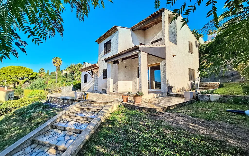 Achat maison à vendre 4 chambres 155 m² - Antibes