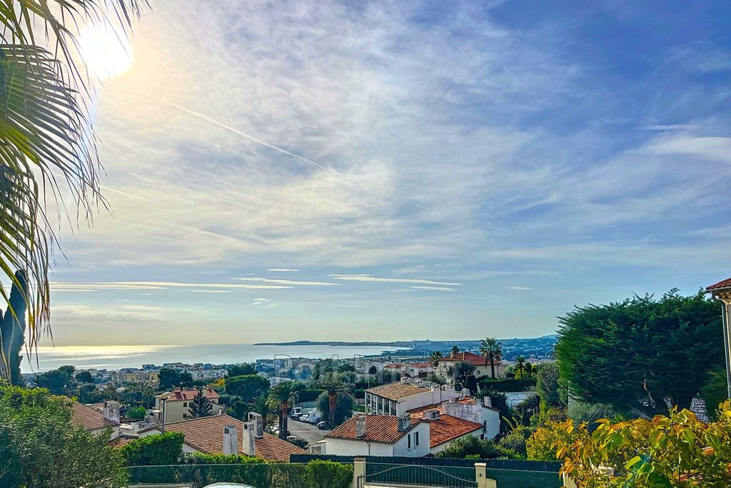 Achat maison à vendre 5 chambres 196 m² - Cagnes-sur-Mer