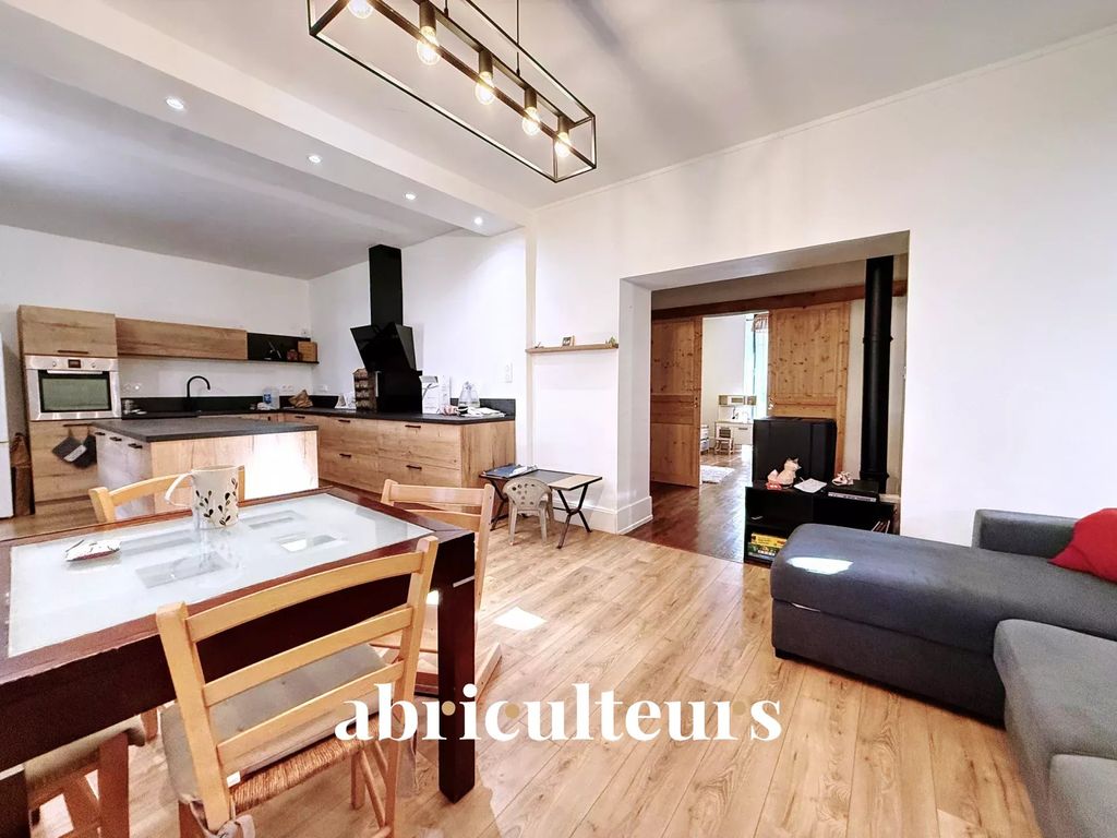 Achat maison à vendre 6 chambres 166 m² - Saint-Pierre-de-Mésage