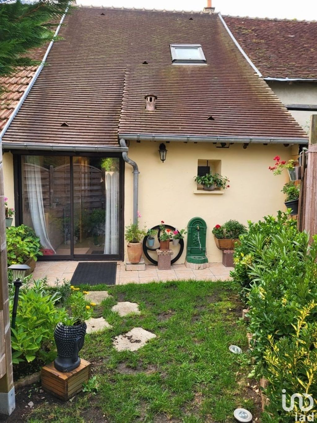 Achat maison à vendre 2 chambres 65 m² - Rogny-les-Sept-Écluses