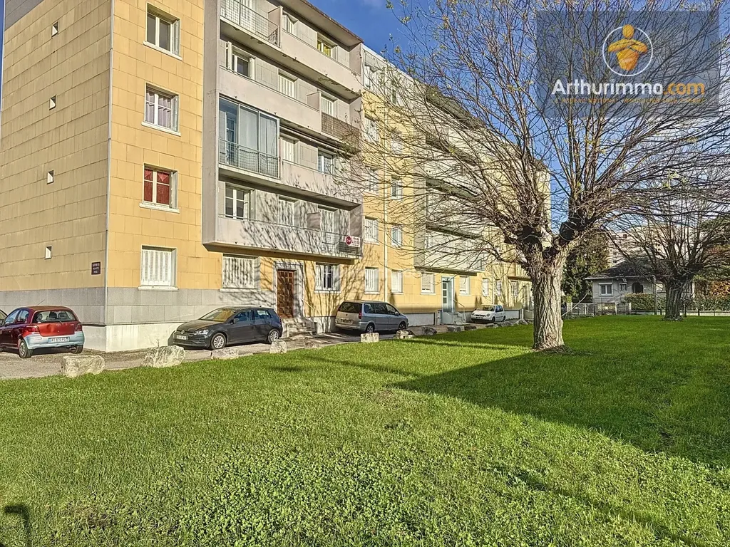 Achat appartement à vendre 3 pièces 52 m² - Bourgoin-Jallieu