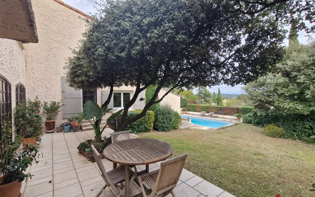 Achat maison à vendre 5 chambres 182 m² - Villeneuve-lès-Avignon