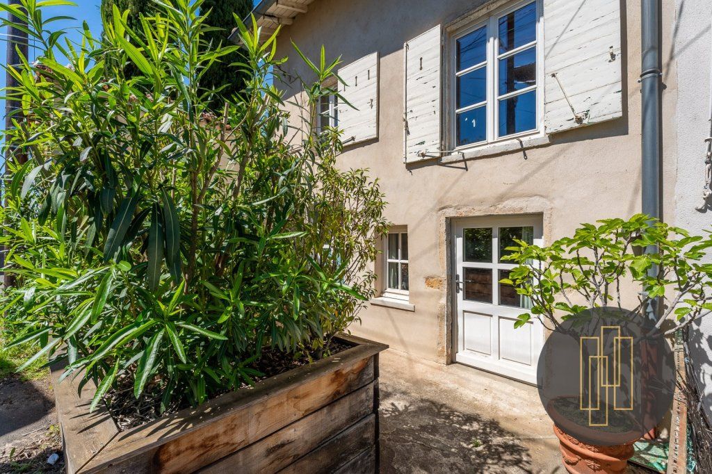 Achat maison à vendre 3 chambres 133 m² - Fleurieu-sur-Saône