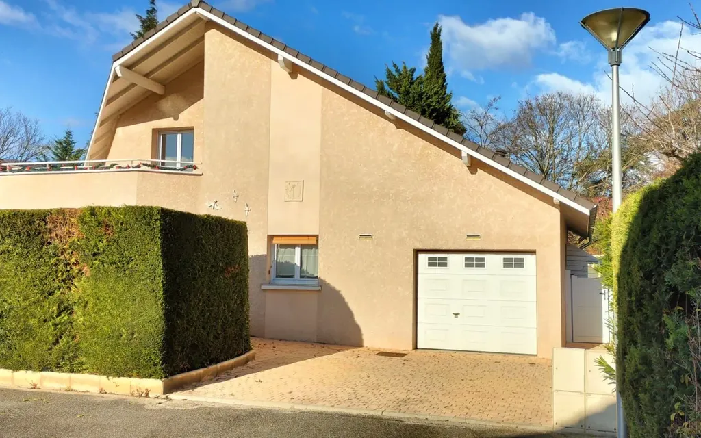 Achat maison à vendre 4 chambres 123 m² - Saint-Égrève