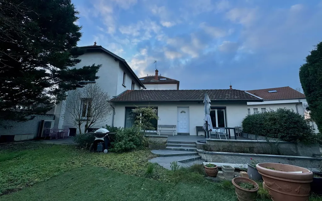 Achat maison à vendre 4 chambres 216 m² - Caluire-et-Cuire