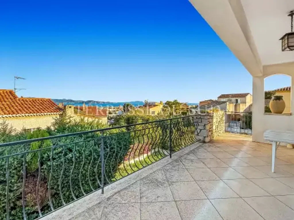 Achat maison à vendre 5 chambres 192 m² - La Ciotat