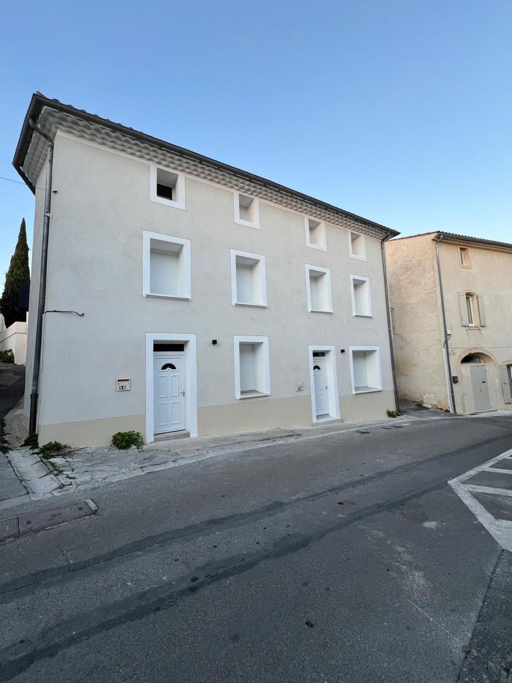 Achat maison à vendre 3 chambres 127 m² - Saint-Saturnin-lès-Avignon