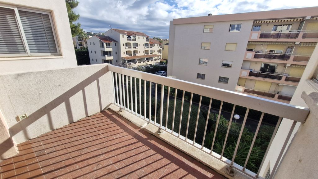 Achat appartement à vendre 3 pièces 75 m² - Sainte-Maxime