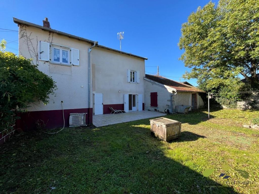 Achat maison à vendre 4 chambres 158 m² - Saint-Léonard-de-Noblat