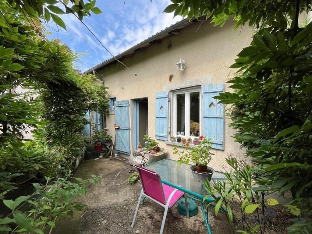 Achat maison à vendre 4 chambres 155 m² - Saint-Léonard-de-Noblat