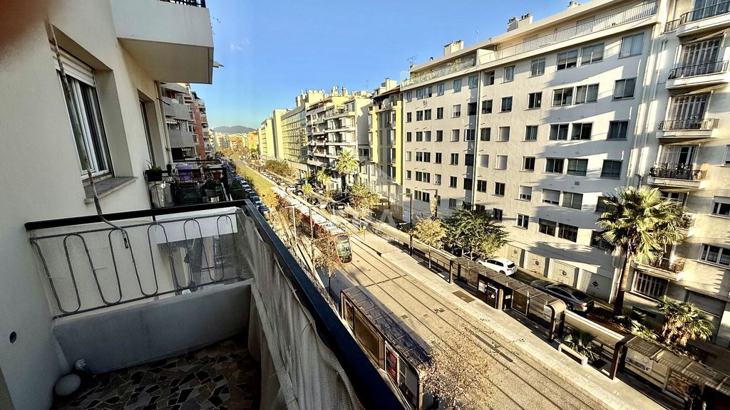 Achat appartement à vendre 3 pièces 77 m² - Nice