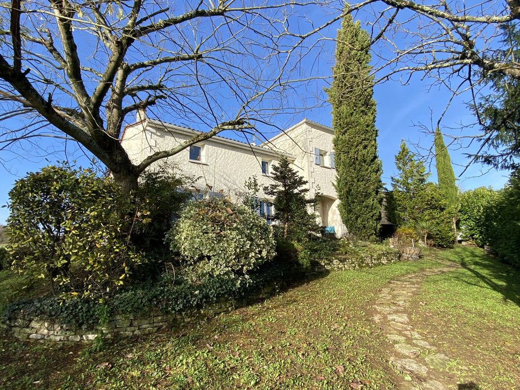 Achat maison à vendre 4 chambres 195 m² - Saint-Saturnin