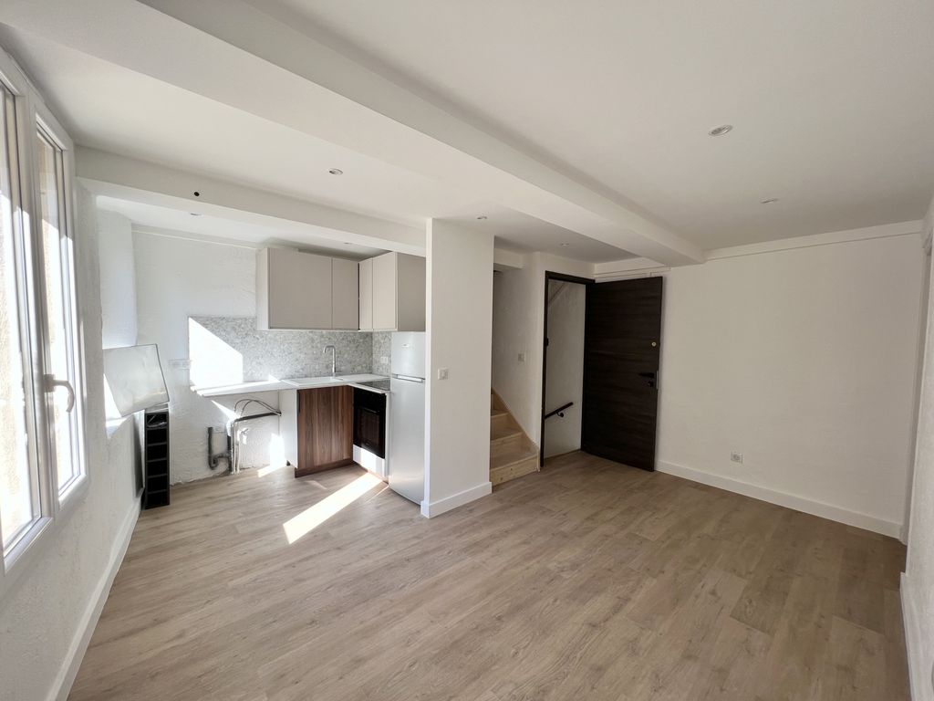 Achat maison à vendre 5 chambres 115 m² - Saint-Jeannet