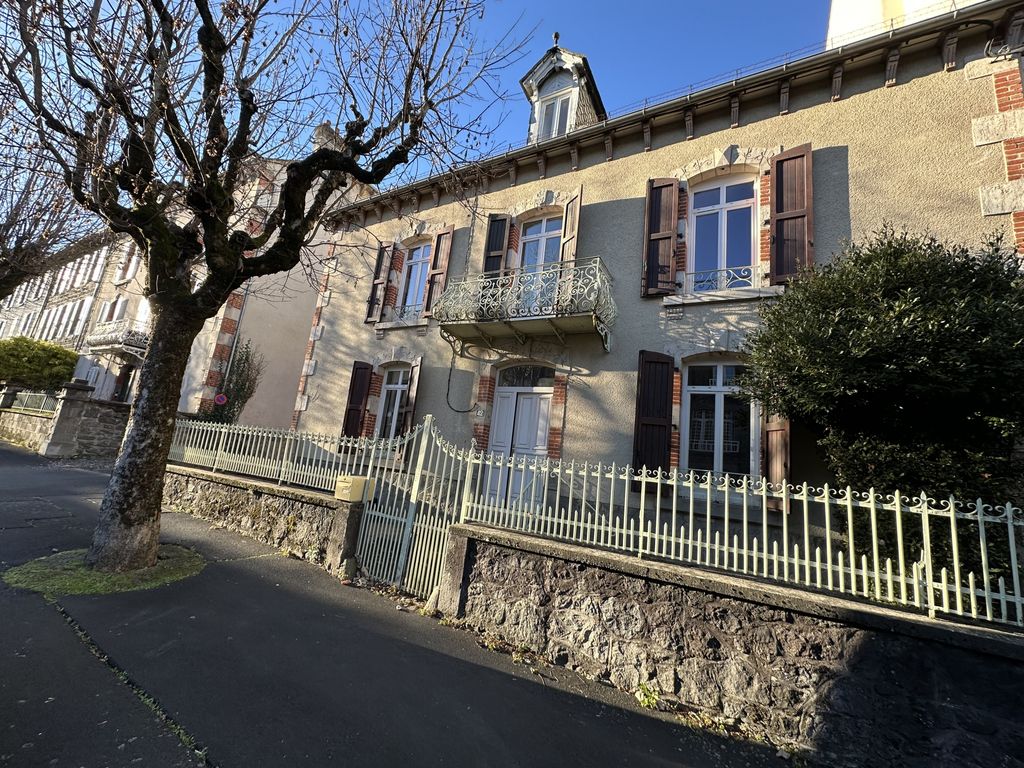 Achat maison à vendre 4 chambres 216 m² - Aurillac