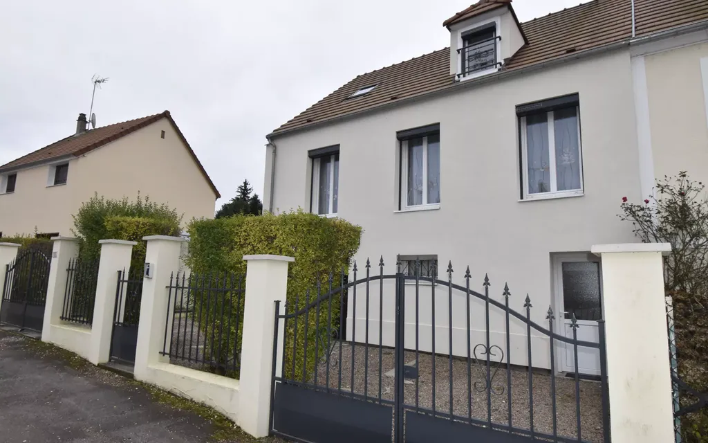 Achat maison à vendre 3 chambres 150 m² - Neuvy-sur-Loire