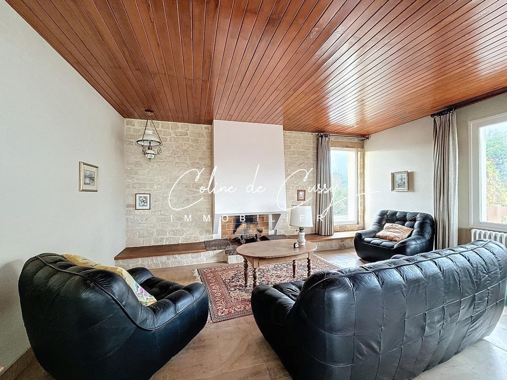 Achat maison à vendre 4 chambres 234 m² - Saint-Côme-de-Fresné