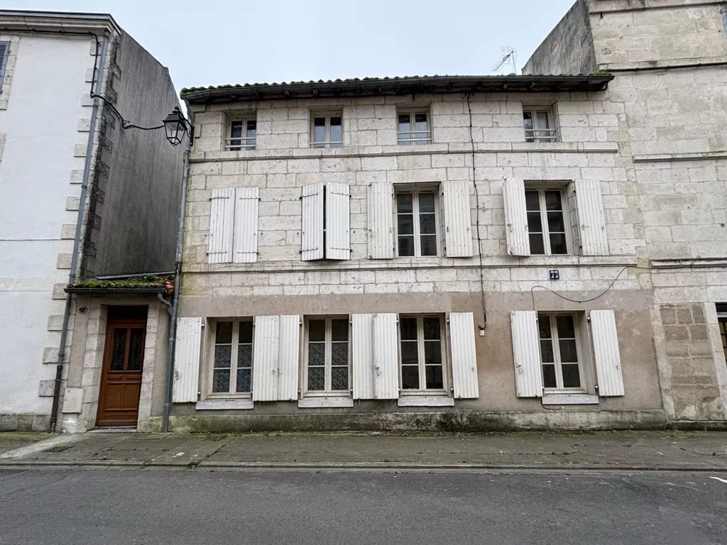 Achat maison à vendre 4 chambres 103 m² - Saint-Maixent-l'École