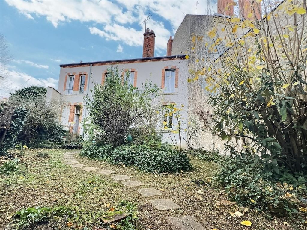 Achat maison à vendre 5 chambres 166 m² - Orléans