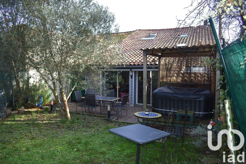 Achat maison à vendre 3 chambres 130 m² - Sainte-Foy-de-Peyrolières