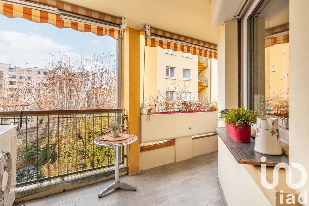 Achat appartement à vendre 5 pièces 102 m² - Vénissieux