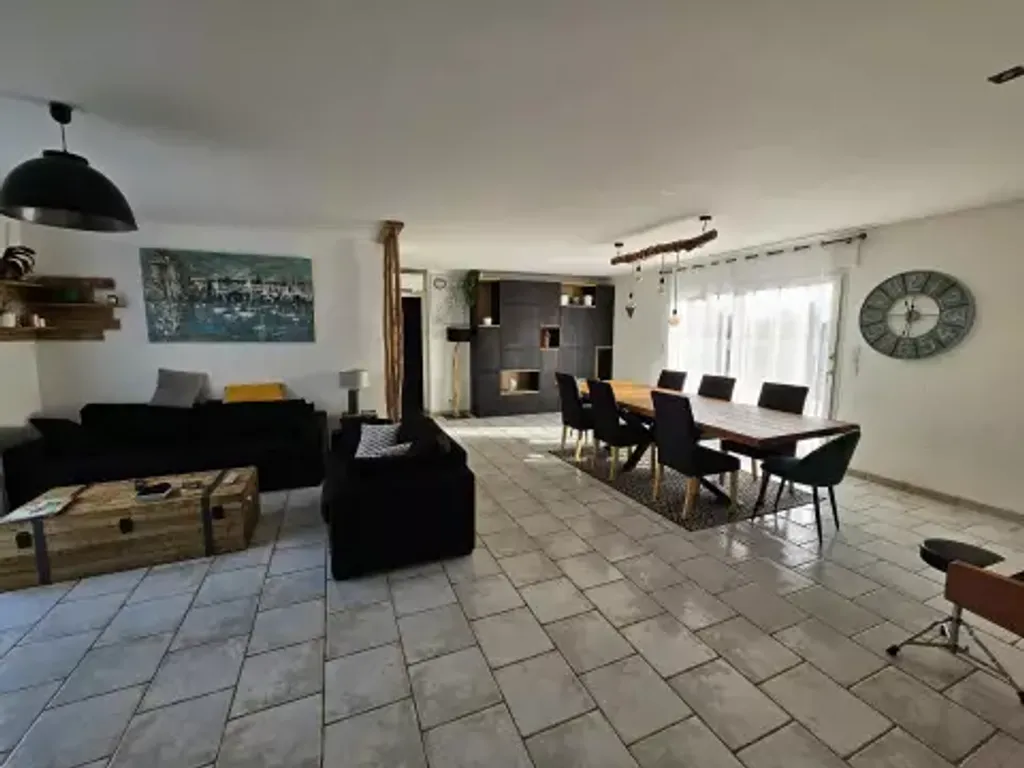 Achat maison à vendre 4 chambres 165 m² - Saint-Christophe