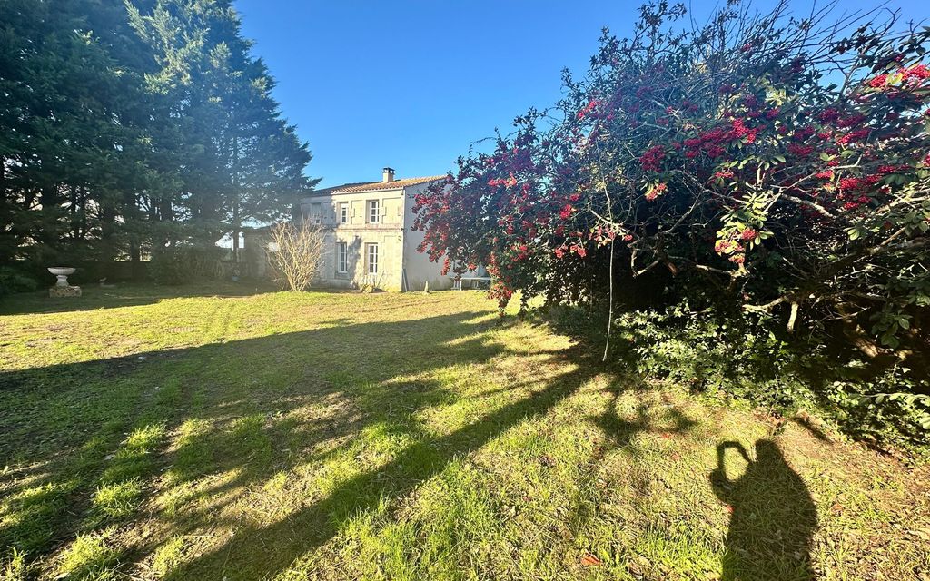 Achat maison à vendre 4 chambres 120 m² - Saint-Hippolyte