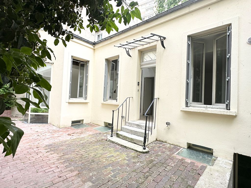 Achat maison à vendre 3 chambres 132 m² - Paris 18ème arrondissement