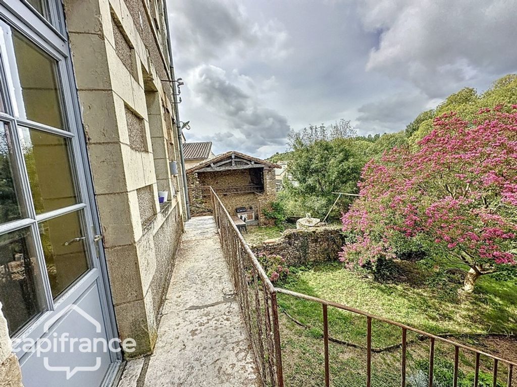 Achat maison à vendre 7 chambres 256 m² - Saint-Varent