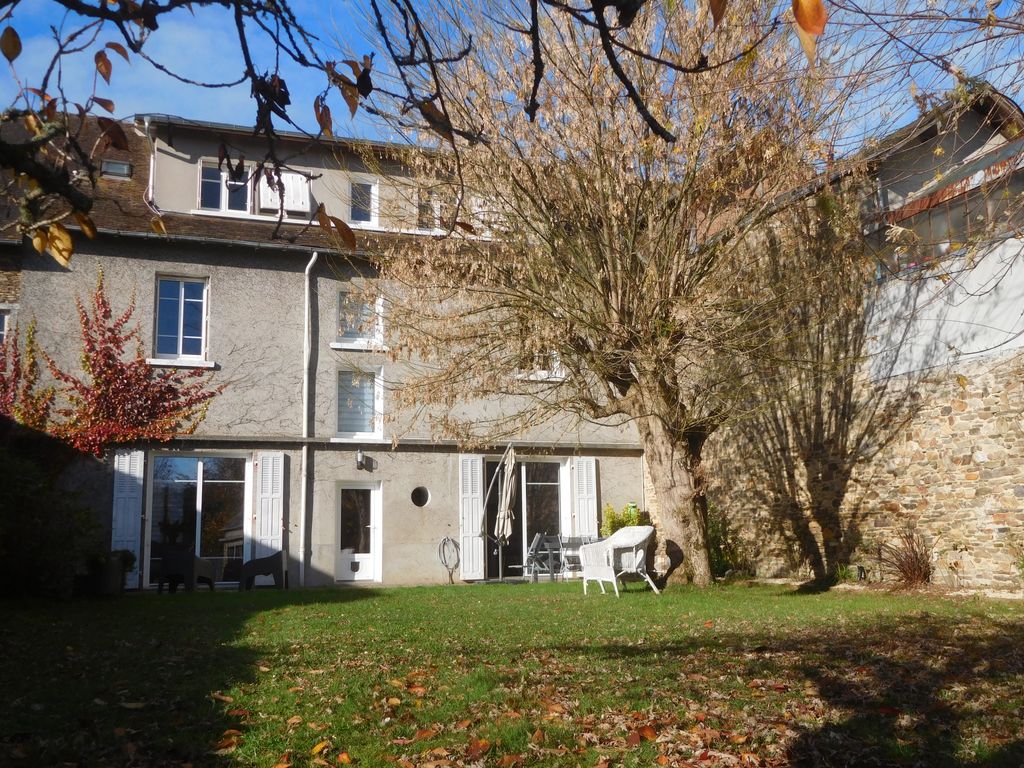 Achat maison à vendre 6 chambres 247 m² - Saint-Yrieix-la-Perche