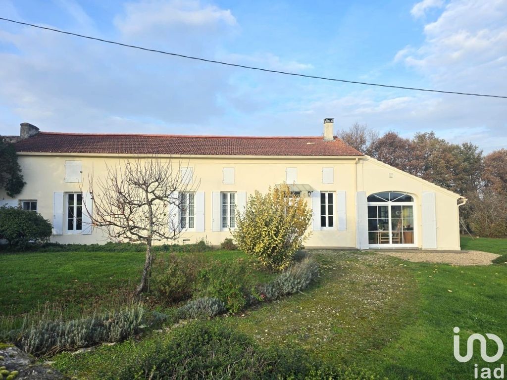 Achat maison à vendre 3 chambres 188 m² - Saint-Bonnet-sur-Gironde