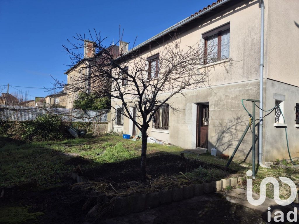 Achat maison à vendre 2 chambres 110 m² - Civray