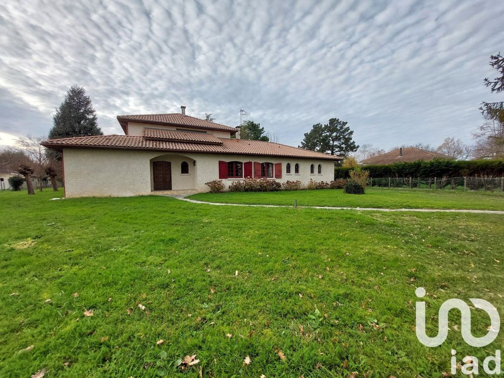 Achat maison à vendre 4 chambres 200 m² - Carignan-de-Bordeaux