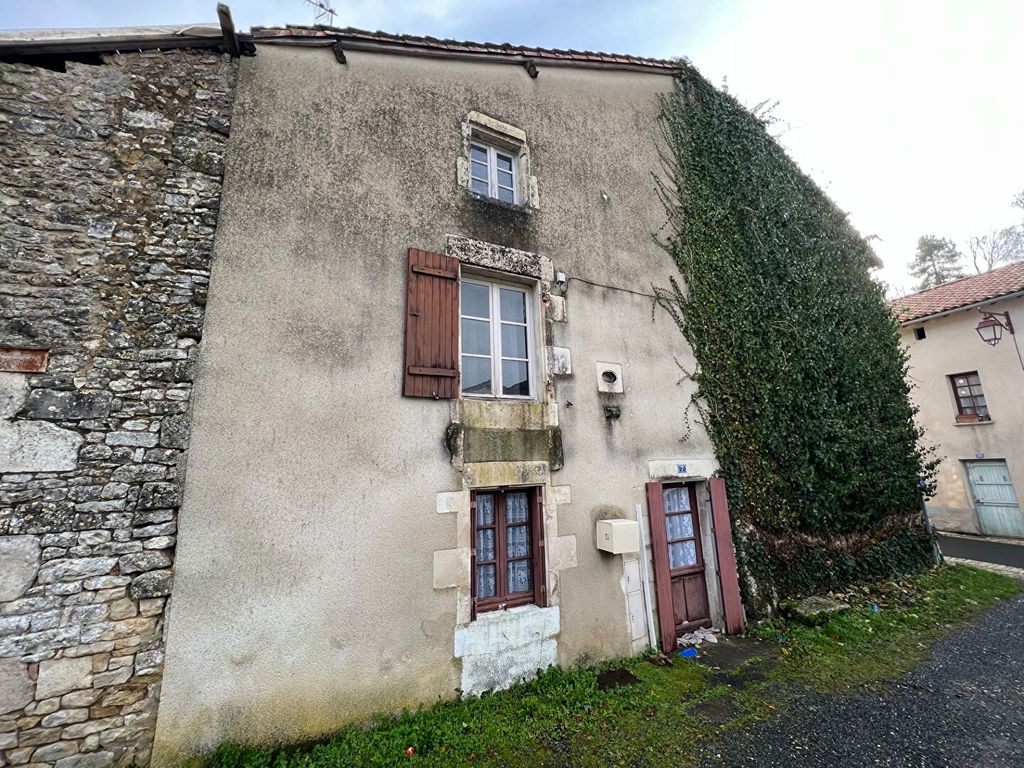 Achat maison à vendre 2 chambres 80 m² - Charroux