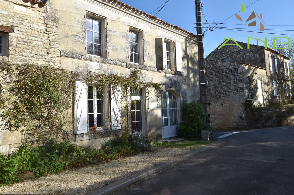 Achat maison à vendre 5 chambres 330 m² - Maine-de-Boixe