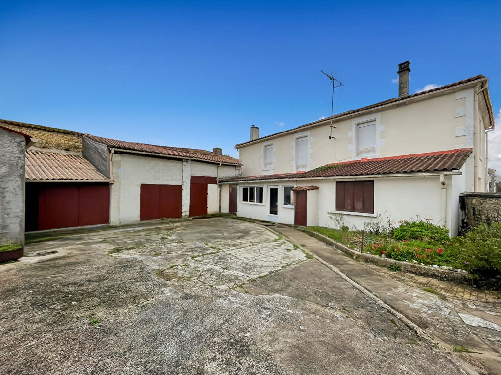 Achat maison à vendre 5 chambres 172 m² - Le Poiré-sur-Velluire