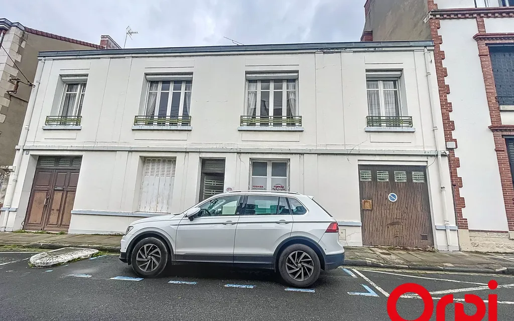 Achat maison à vendre 5 chambres 212 m² - Montluçon