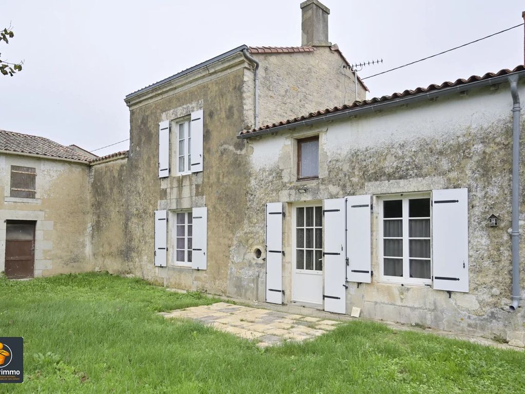 Achat maison à vendre 2 chambres 120 m² - Mauzé-sur-le-Mignon