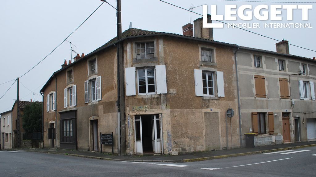 Achat maison à vendre 2 chambres 72 m² - Montmorillon